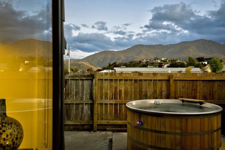 Photo of property in 8 Butel Avenue, Arrowtown, 9302