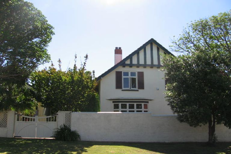 Photo of property in 12 Muritai Road, Milford, Auckland, 0620