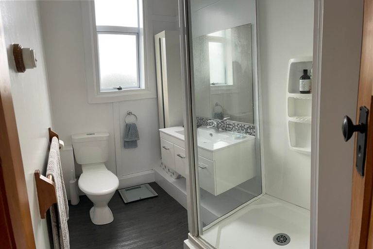 Photo of property in Devonport Apartments, 42/127 Saint Aubyn Street, New Plymouth, 4310