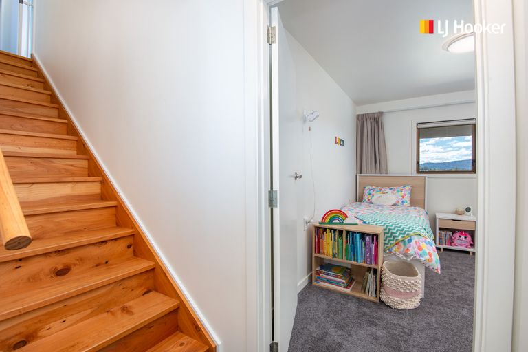 Photo of property in 100 Easther Crescent, Kew, Dunedin, 9012