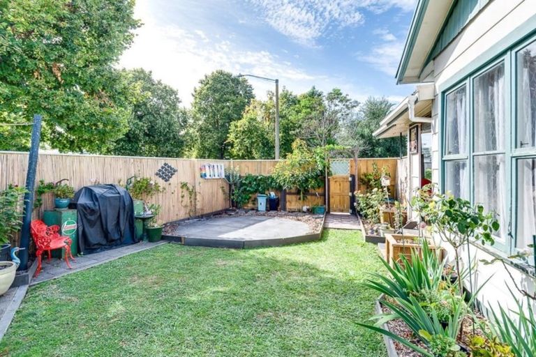 Photo of property in 105 Barden Street, Mayfair, Hastings, 4122