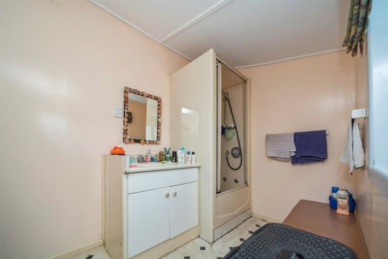 Photo of property in 21 Falstaff Street, Stratford, 4332