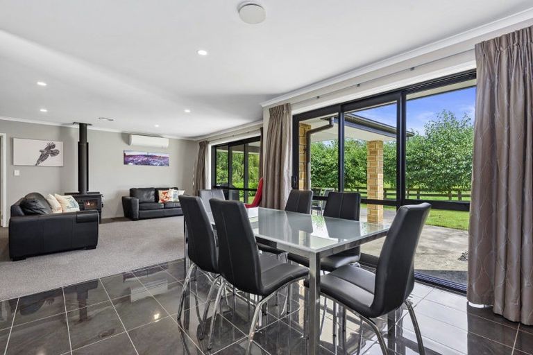 Photo of property in 21 Barrett Road, Temple View, Hamilton, 3290