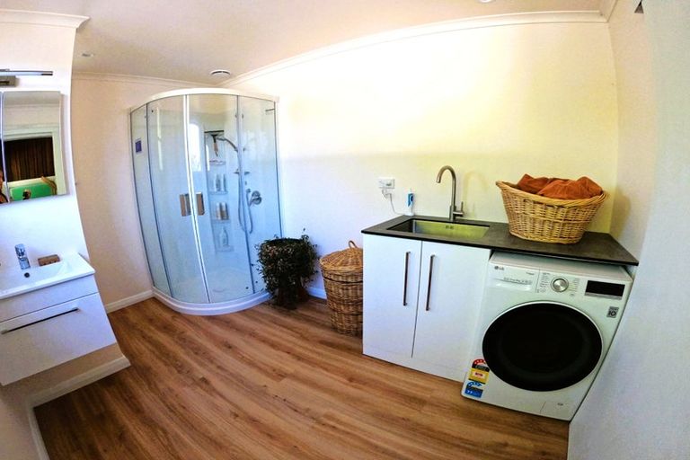 Photo of property in 1915 State Highway 2, Waipukurau, 4275