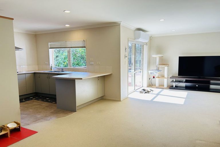 Photo of property in 6e Clearwater Cove, West Harbour, Auckland, 0618