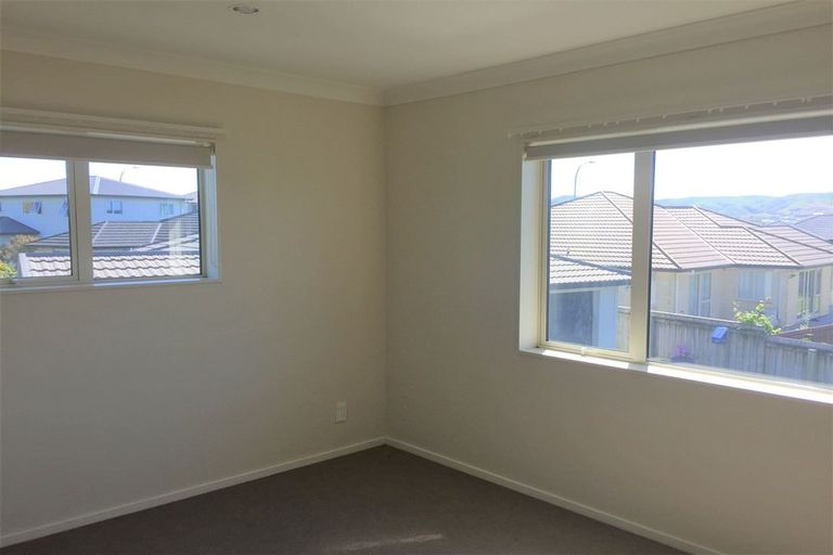 Photo of property in 242 Mark Avenue, Grenada Village, Wellington, 6037