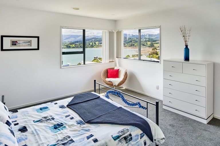 Photo of property in 30 Molyneux Close, Whitby, Porirua, 5024