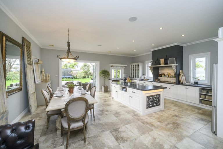 Photo of property in 6 Carlton Avenue, Palmerston North, 4414