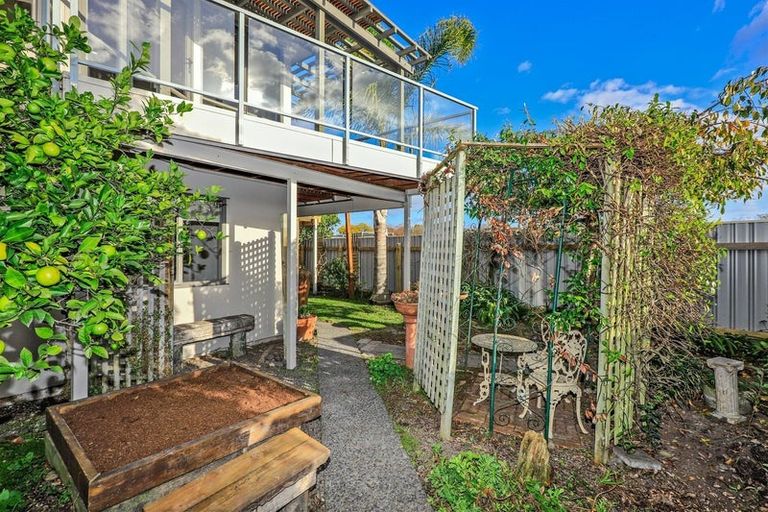 Photo of property in 1/19 Havelock Road, Havelock North, 4130