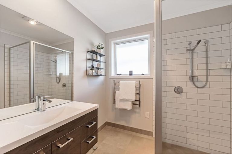 Photo of property in 5 Resolution Drive, Gulf Harbour, Whangaparaoa, 0930