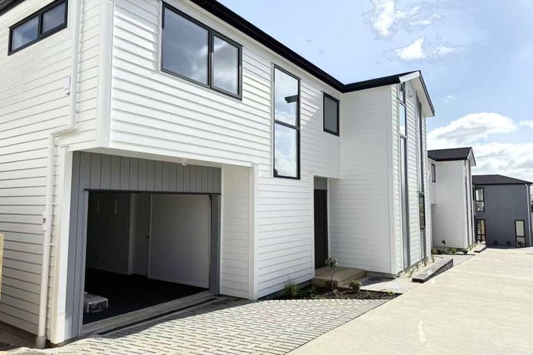 Photo of property in 16 Exmouth Road, Northcote, Auckland, 0627