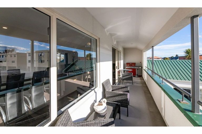 Photo of property in 3/50 Division Street, Riccarton, Christchurch, 8041