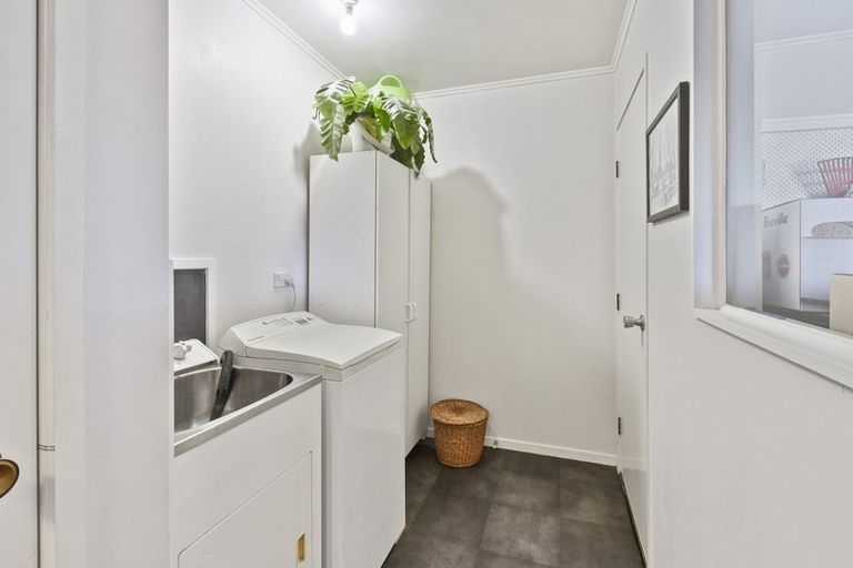 Photo of property in 16 Brynbela Court, Papakura, 2110