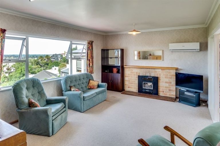 Photo of property in 11 Enfield Road, Hospital Hill, Napier, 4110