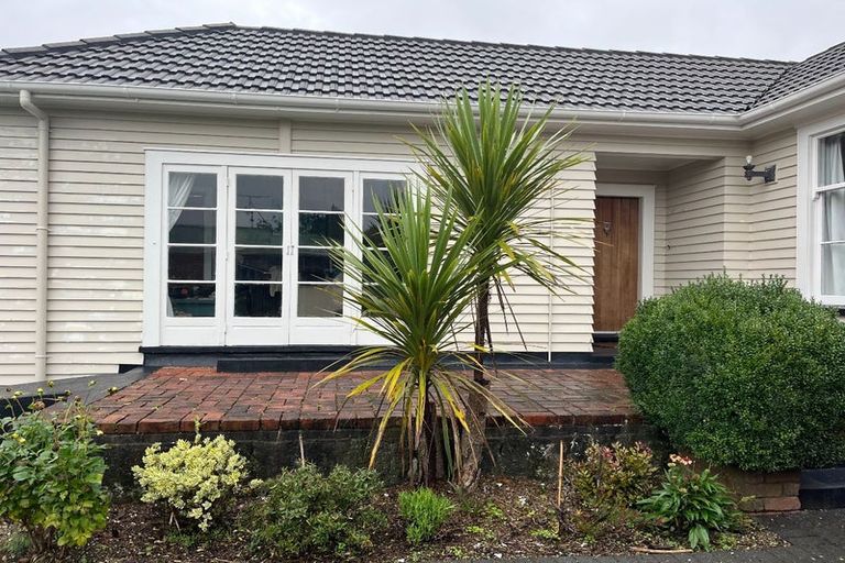 Photo of property in 122 Koutu Road, Kawaha Point, Rotorua, 3010