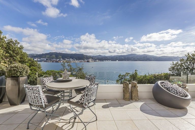 Photo of property in 2/11 Maida Vale Road, Roseneath, Wellington, 6011