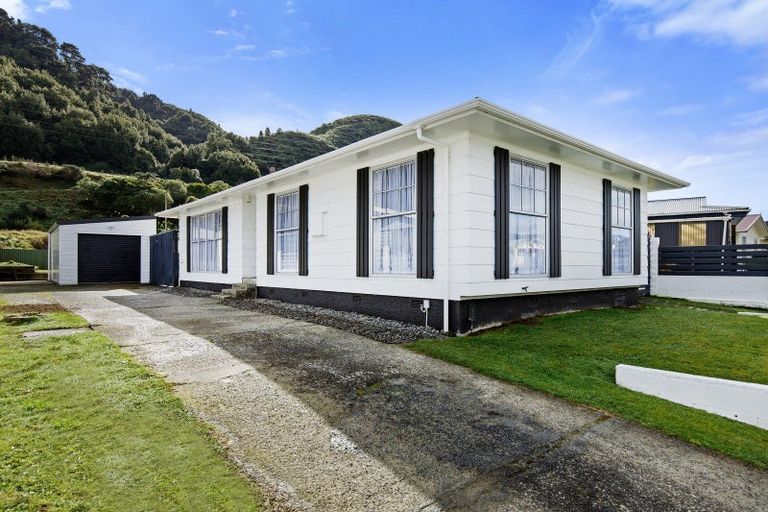 Photo of property in 45 Hartford Crescent, Totara Park, Upper Hutt, 5018