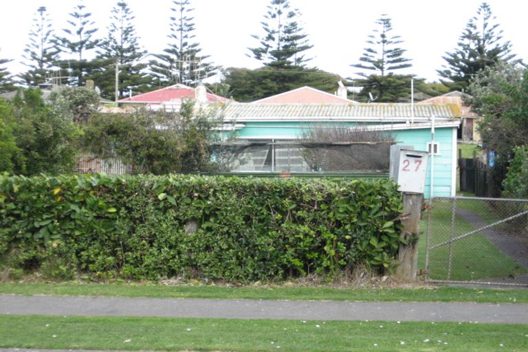 Photo of property in 27 Karaka Street, Castlecliff, Whanganui, 4501