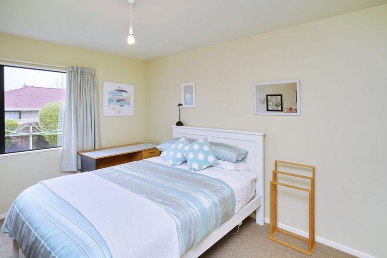 Photo of property in 17 Chatswood Place, Bishopdale, Christchurch, 8051