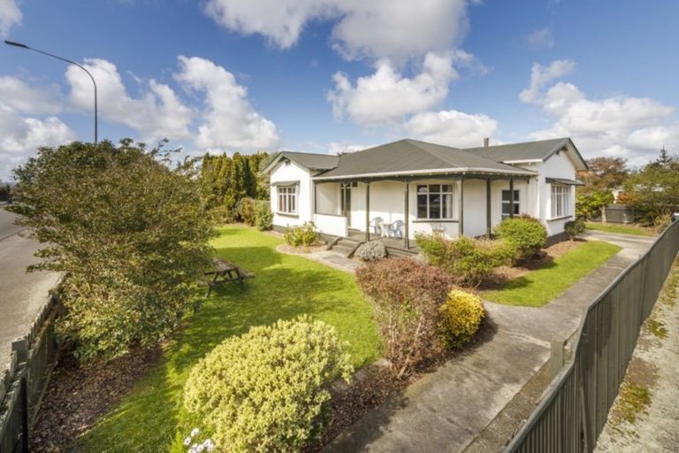 Photo of property in 1 Ngaio Street, West End, Palmerston North, 4412