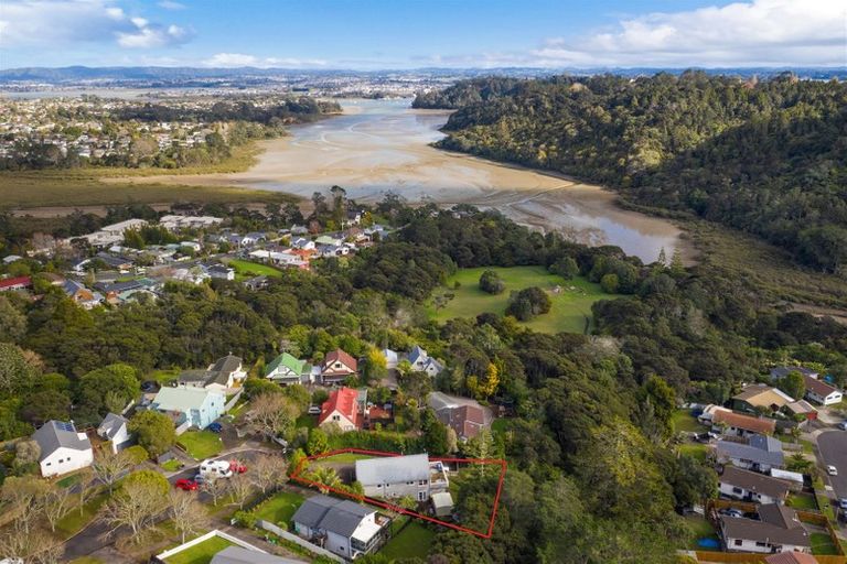 Photo of property in 17 Houston Place, Bayview, Auckland, 0629