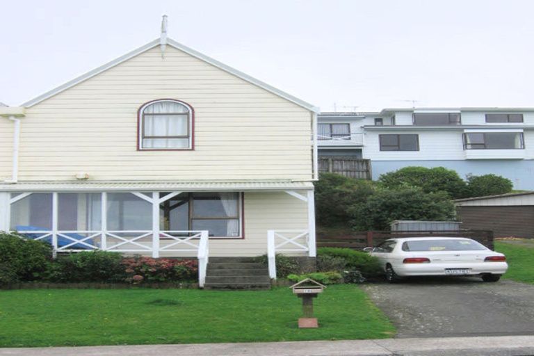 Photo of property in 11b Ladbrooke Drive, Newlands, Wellington, 6037