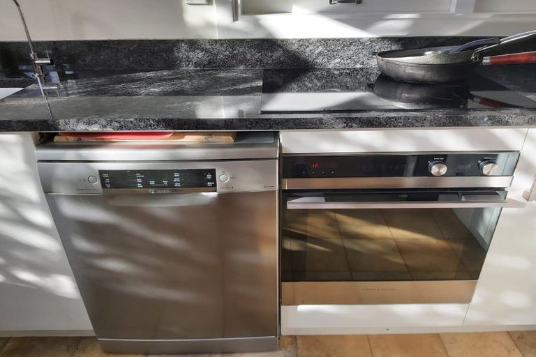 Photo of property in 32 Halifax Street, Kingston, Wellington, 6021