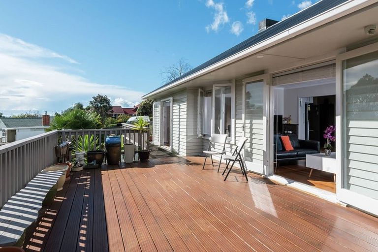 Photo of property in 8 Evelyn Road, Cockle Bay, Auckland, 2014