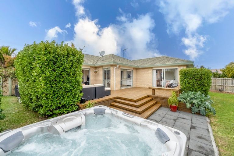 Photo of property in 18 Matterhorn Crescent, Northpark, Auckland, 2013