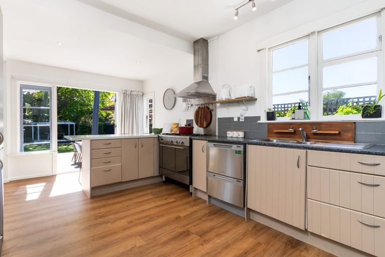 Photo of property in 37 Tainui Street, Somerfield, Christchurch, 8024