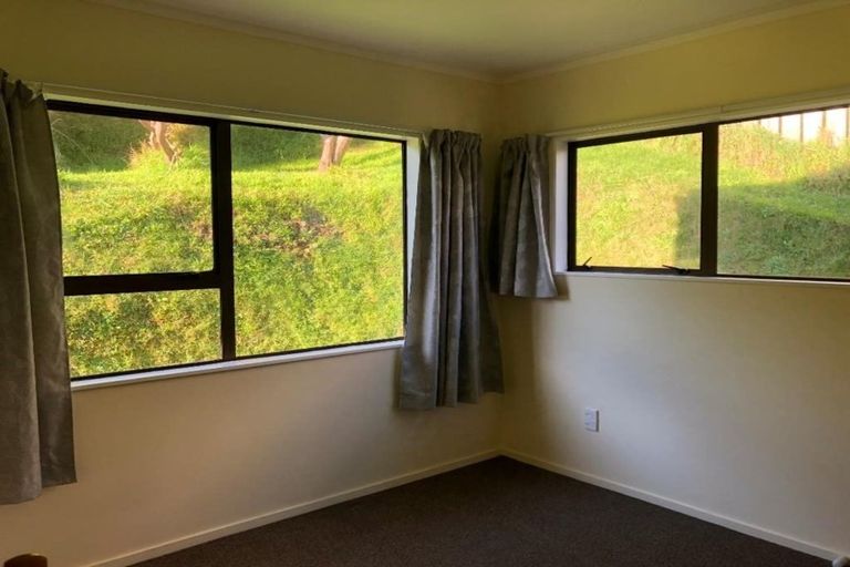 Photo of property in 10 Tullamore Way, Johnsonville, Wellington, 6037