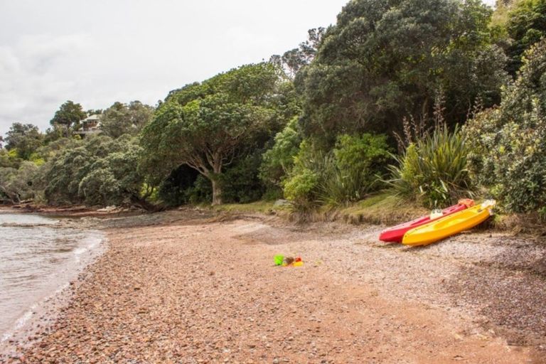 Photo of property in 100 Manganese Point Road, Tamaterau, Whangarei, 0174