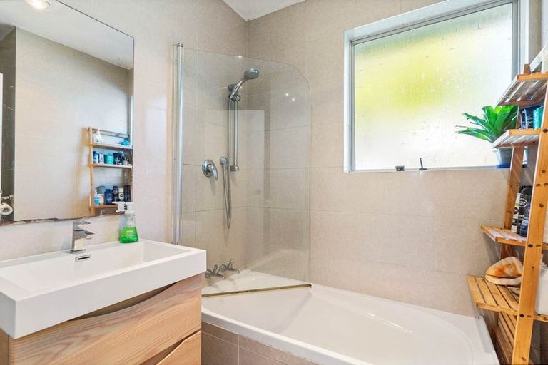 Photo of property in 27 Fitzwater Place, Henderson, Auckland, 0612