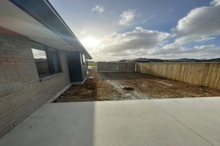 Photo of property in 17 Pipi Crescent, Tuakau, 2121