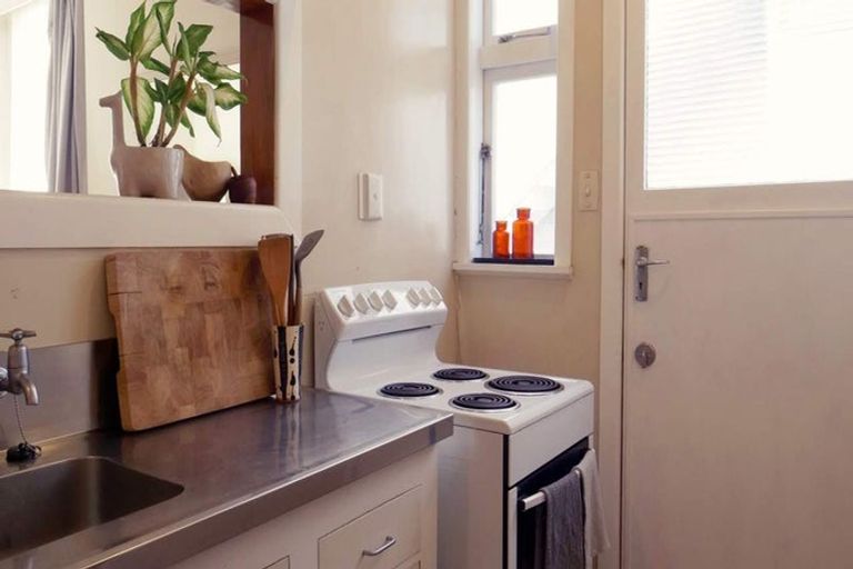 Photo of property in 71 Pirie Street, Mount Victoria, Wellington, 6011