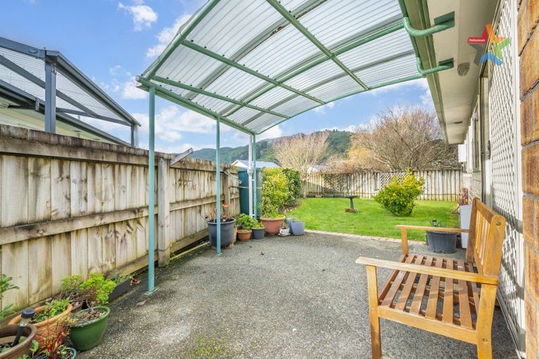 Photo of property in 10 Woodland Mews, Wainuiomata, Lower Hutt, 5014