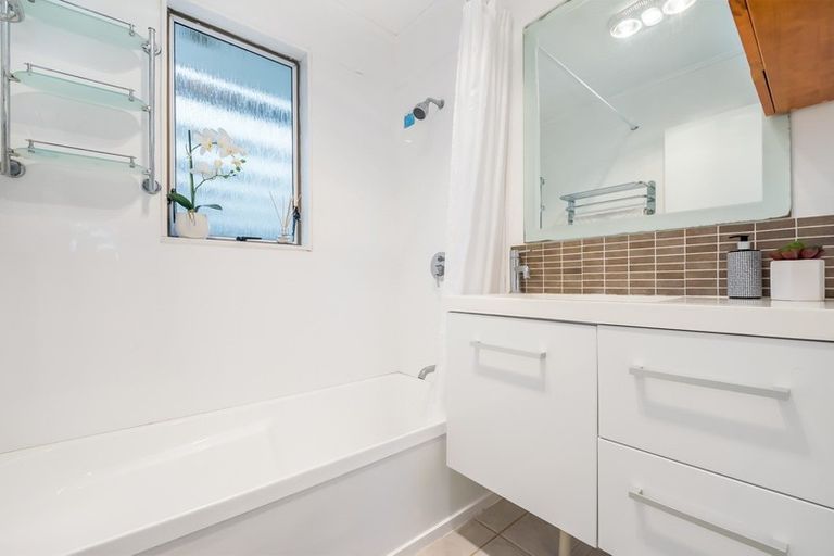 Photo of property in 5a Mossburn Grove, Kelson, Lower Hutt, 5010