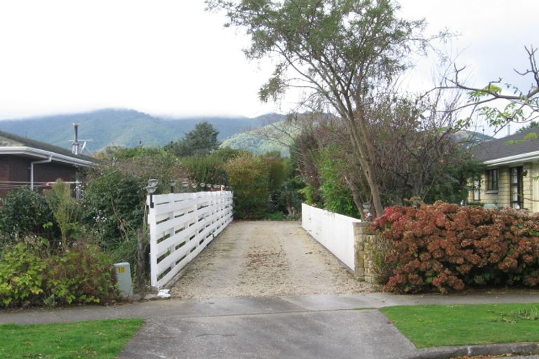 Photo of property in 6a Charnwood Grove, Waikanae, 5036