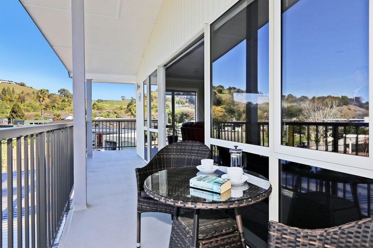 Photo of property in 6 D'arcy Place, Taradale, Napier, 4112