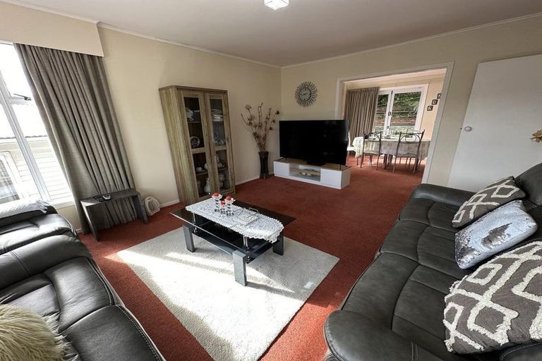 Photo of property in 71 Taylor Terrace, Tawa, Wellington, 5028