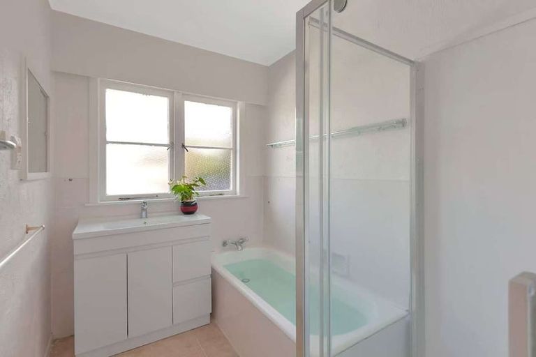 Photo of property in 5 Hillcrest Grove, Hillpark, Auckland, 2102