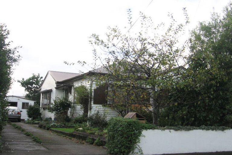 Photo of property in 15 Waikare Avenue, Waiwhetu, Lower Hutt, 5010