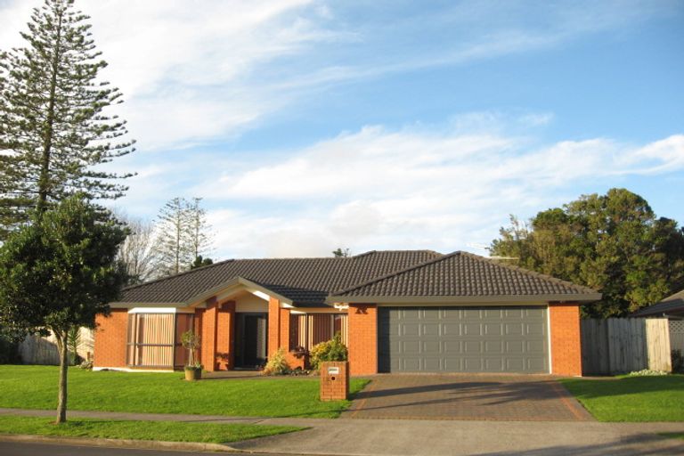Photo of property in 8 Norm Pellow Drive, Manurewa, Auckland, 2105