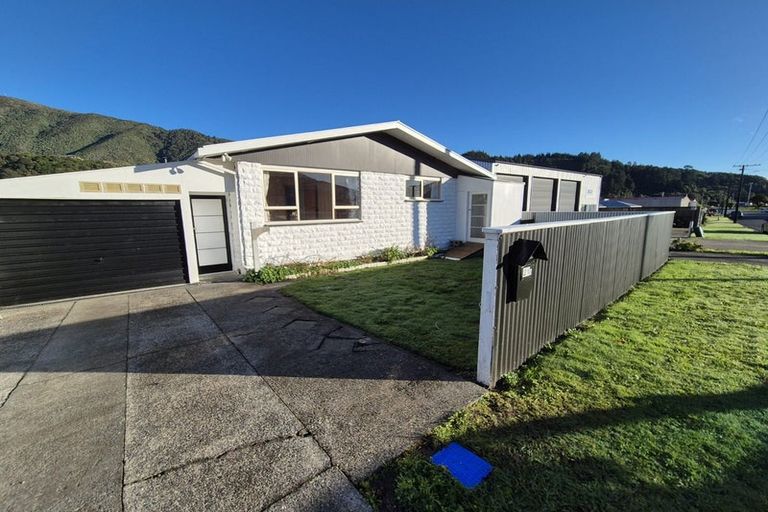 Photo of property in 21b Devon Street, Picton, 7220