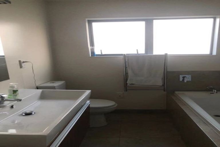 Photo of property in 30a Wicklow Road, Narrow Neck, Auckland, 0622