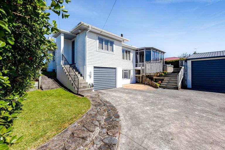 Photo of property in 10 York Crescent, Westown, New Plymouth, 4310