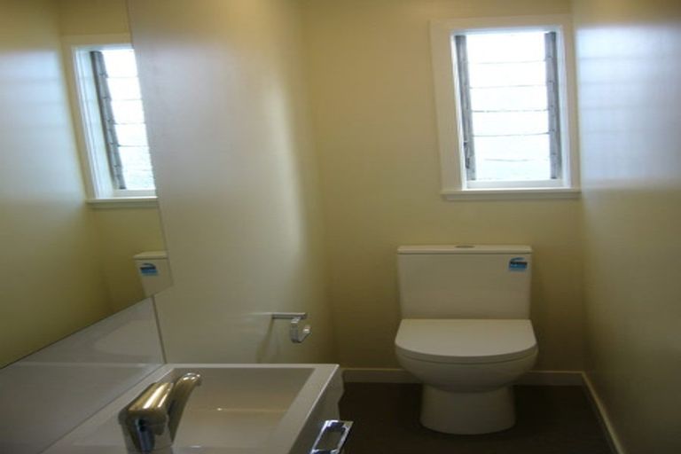 Photo of property in 4 Hawker Street, Mount Victoria, Wellington, 6011