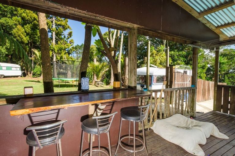 Photo of property in 136 Horsman Road, Waitakere, Henderson, 0782