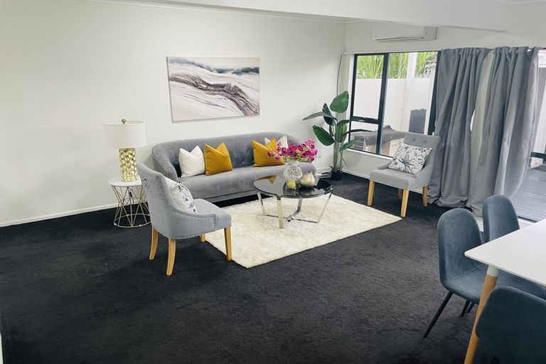 Photo of property in 2/11 Overton Road, Papatoetoe, Auckland, 2025