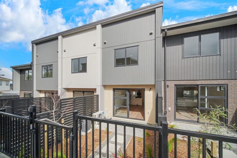 Photo of property in 18 Hoopers Road, Glen Eden, Auckland, 0602